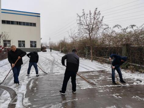 瑞雪兆有年，，，，扫雪保清静
